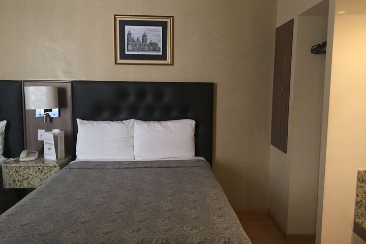 Room 7 of 42