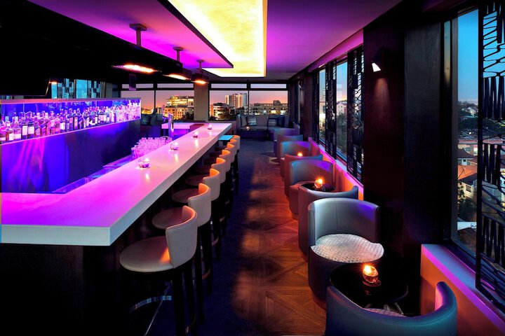 Lounge 28 of 31