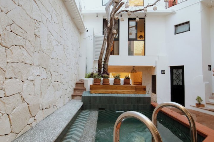 Pool 30 of 52