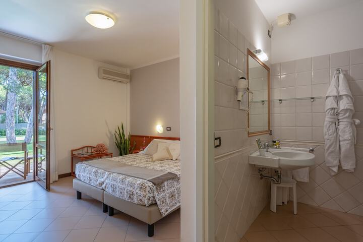 Room 10 of 42