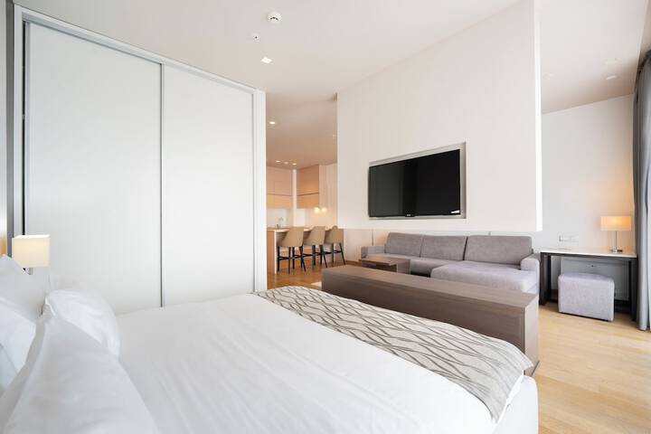 Room 10 of 76