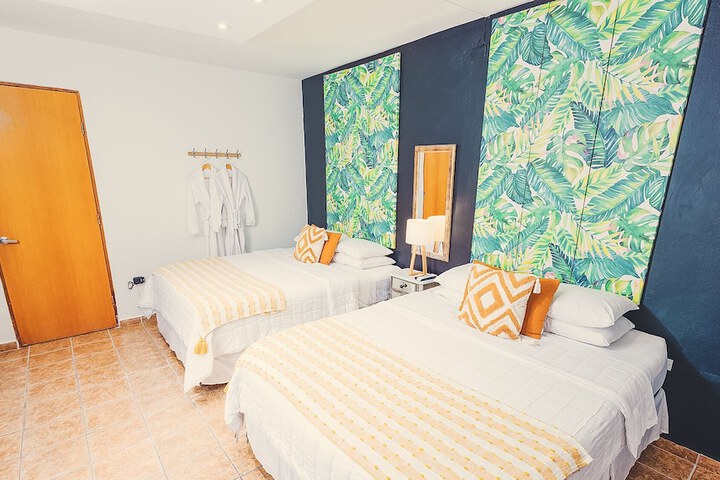 Room 6 of 28