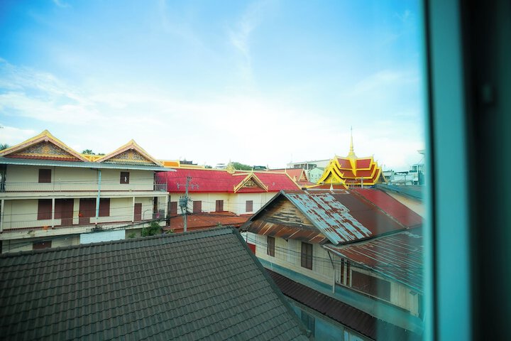 Room 8 of 103