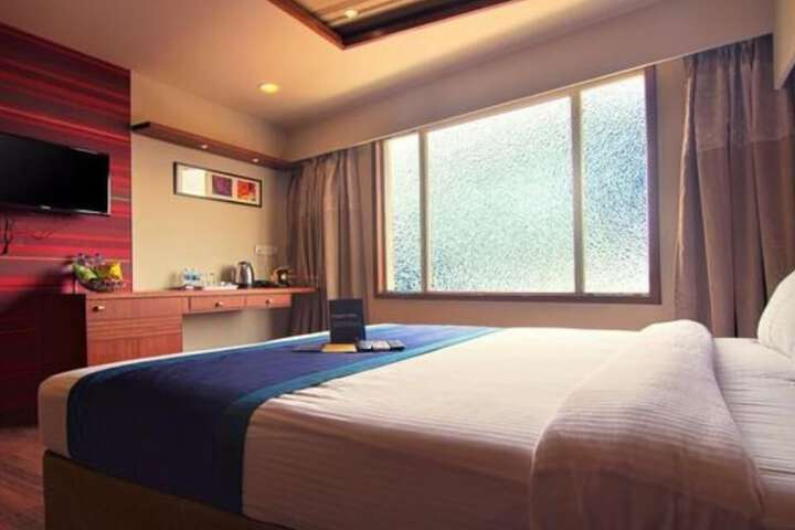 Room 3 of 8