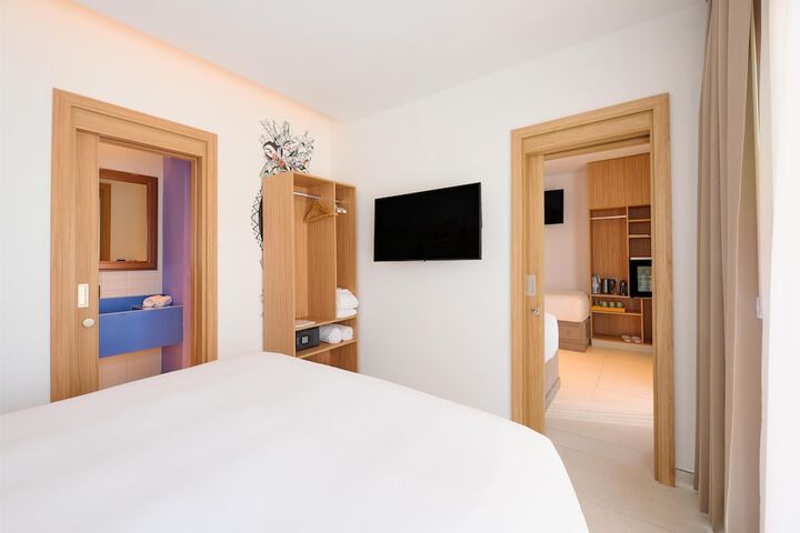 Room 17 of 61