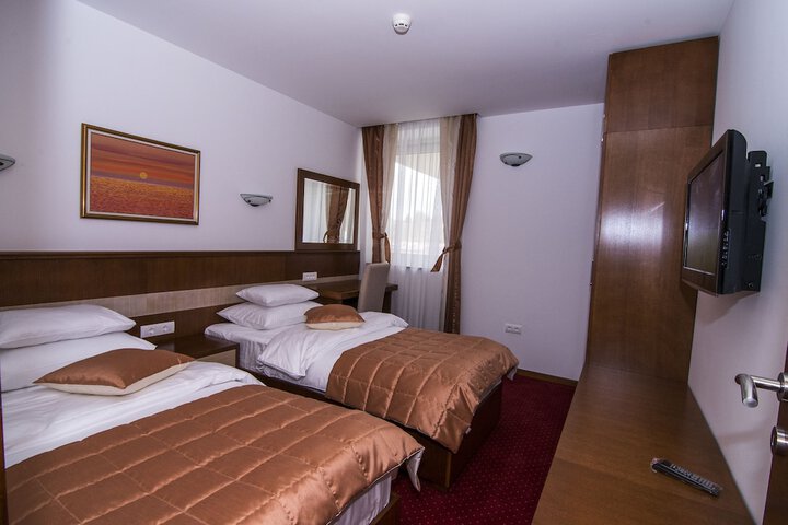 Room 6 of 27
