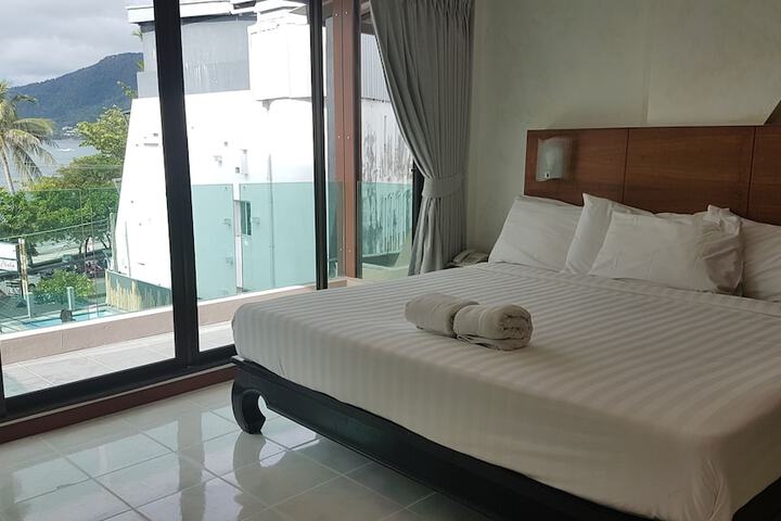 Room 13 of 102