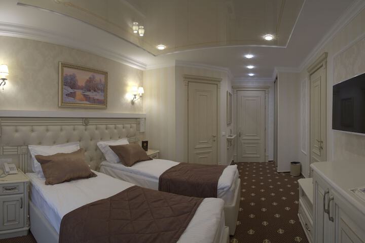 Room 10 of 43