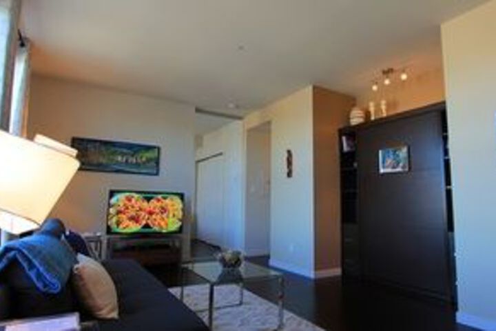 Room 6 of 11