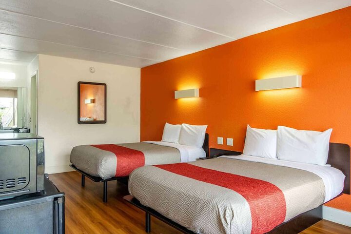 2 Double Beds (10 of 14)