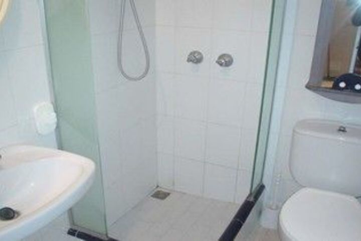 Room 5 of 40