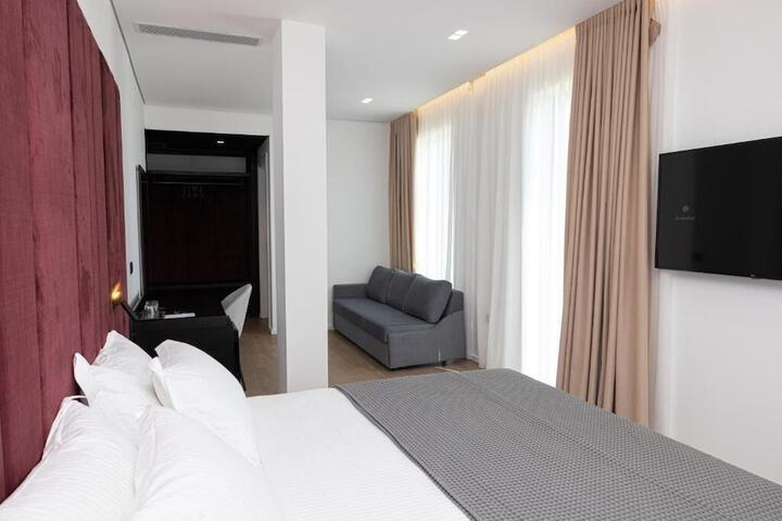 Room 9 of 50