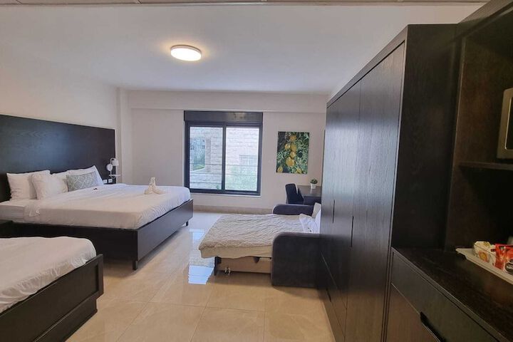 Room 121 of 243