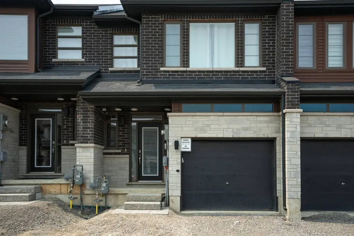 Brand New Deluxe Three Bedroom Townhouse