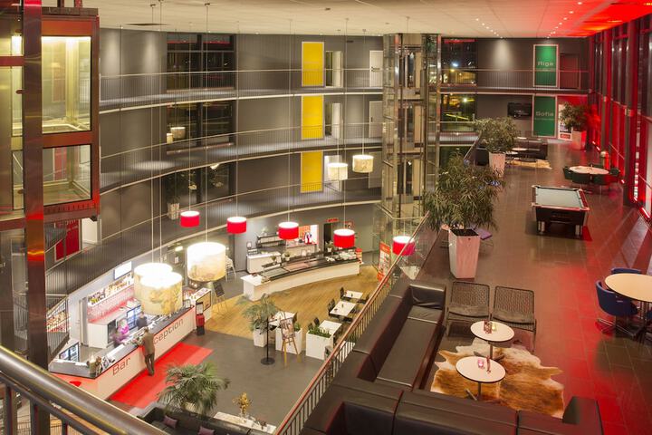 Entrance & Lobby