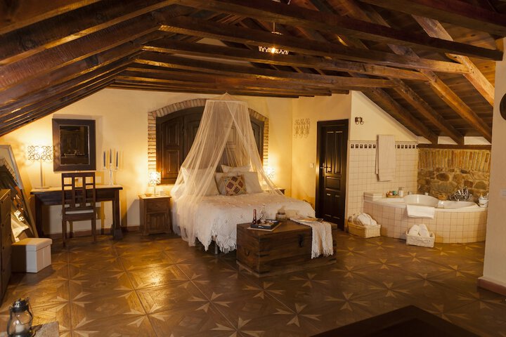 Room 4 of 34