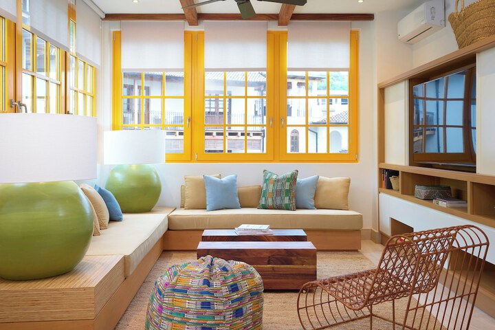 Room 390 of 1000
