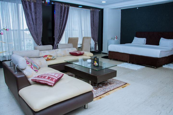 Room 12 of 32