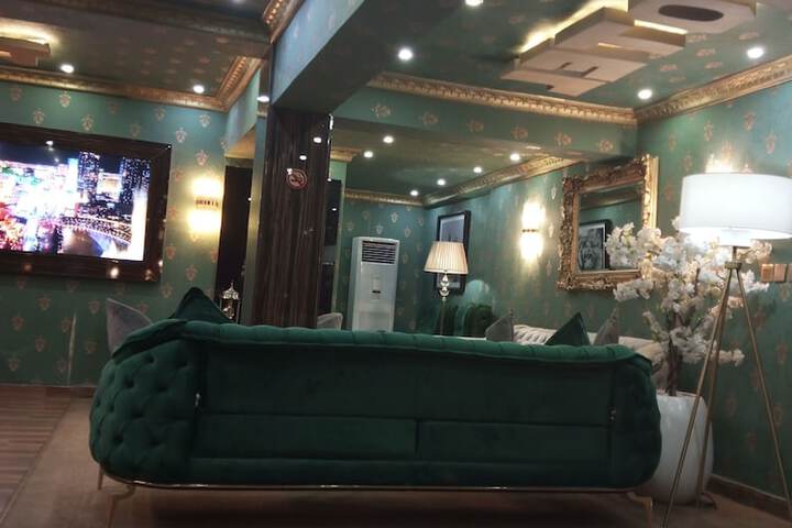 Lounge 67 of 77
