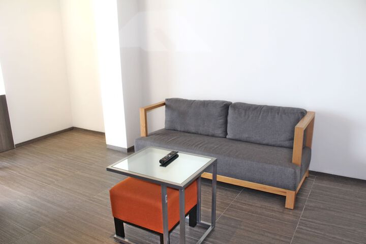 Room 13 of 33