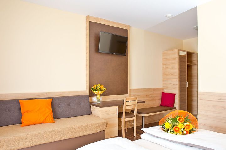 Room 2 of 41