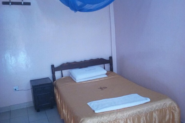 Room 4 of 33