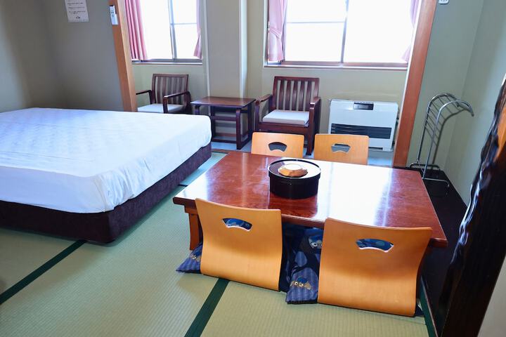 Room 23 of 90