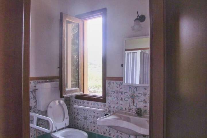 Room 18 of 34