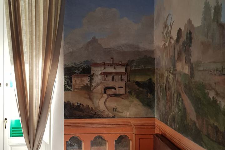 Room 17 of 34