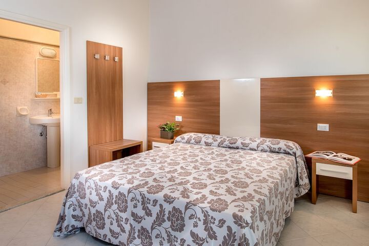 Room 15 of 90