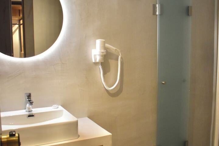 Room 53 of 70