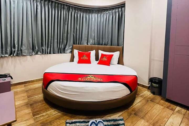 Room 9 of 23