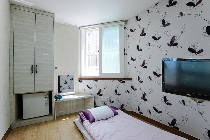 Room 3 of 35