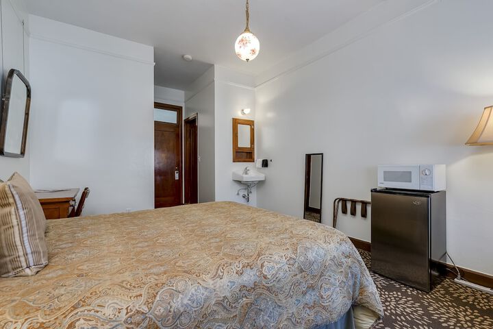 Room 7 of 42