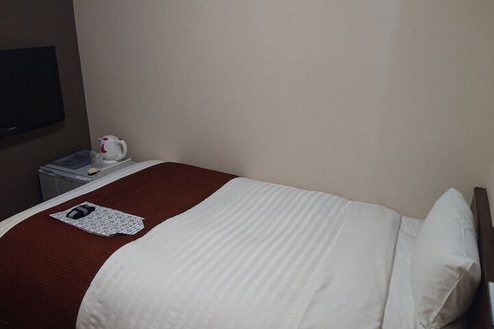 Room 11 of 28