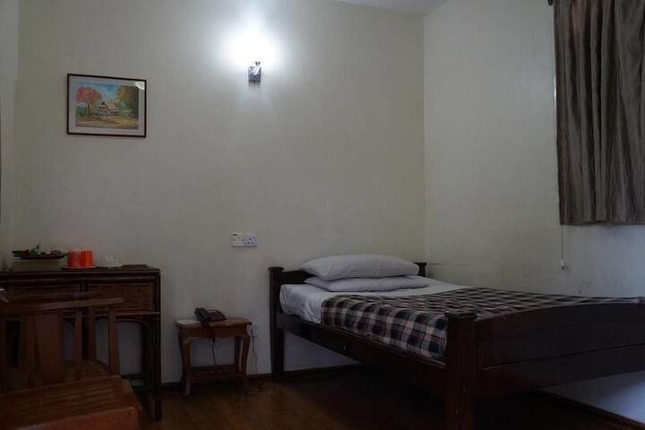 Room 6 of 33