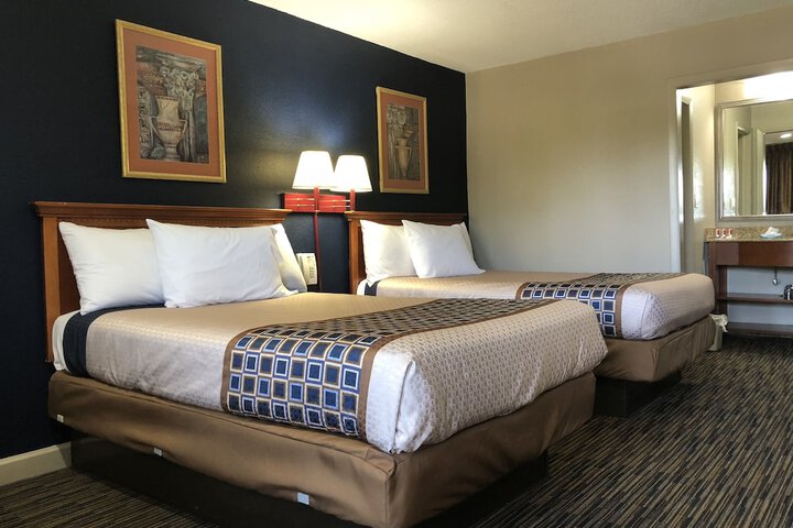 2 Double Beds (11 of 15)
