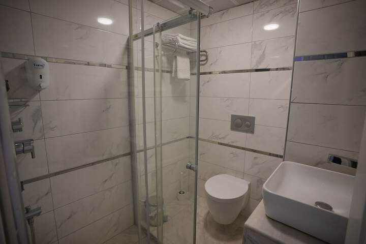 Room 73 of 80