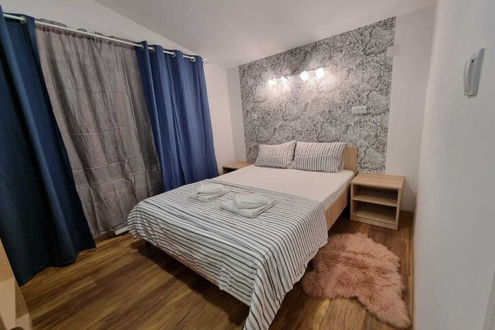 Room 32 of 79