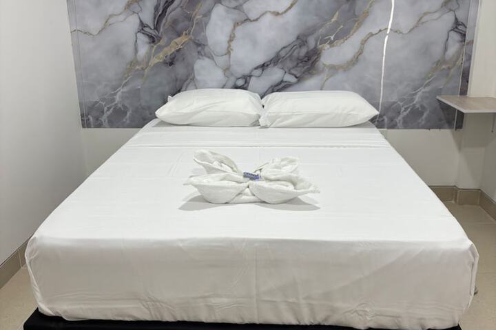 Room 4 of 8