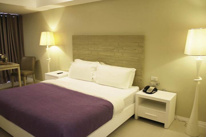 Room 27 of 211