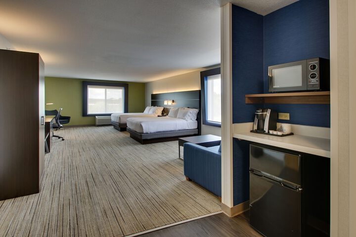 2 Queen Beds (6 of 11)