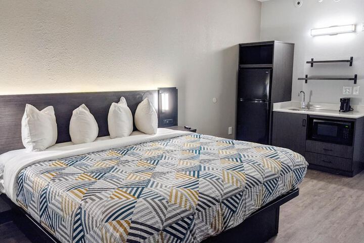 Room 6 of 38