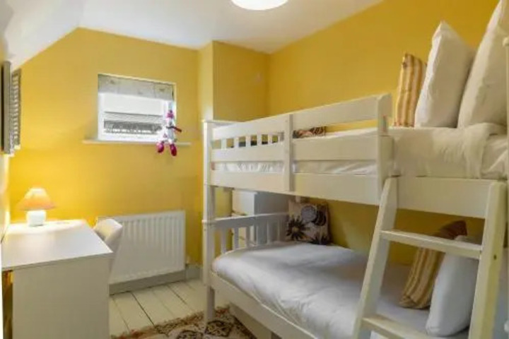 Room 5 of 17
