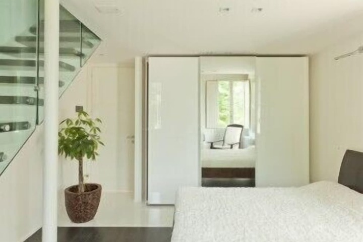 Room 9 of 38