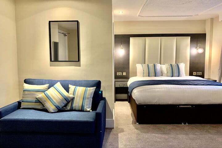 Room 16 of 105