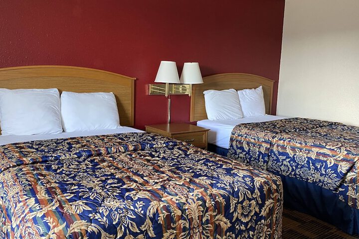 2 Double Beds (6 of 18)