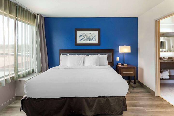 1 King Bed Accessible (2 of 18)