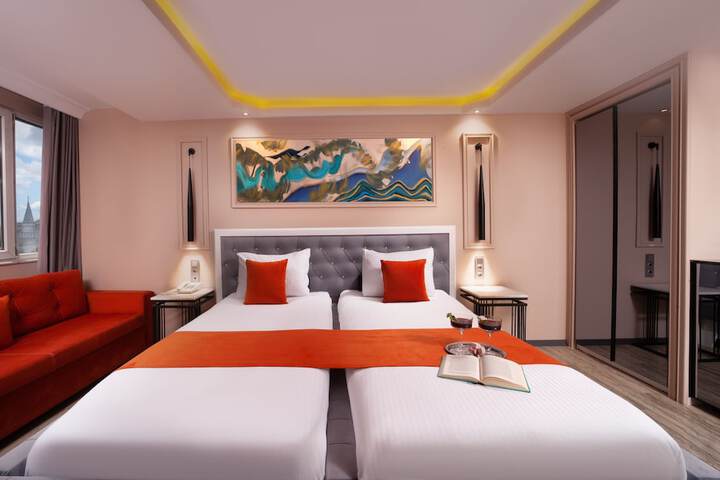 Room 10 of 56