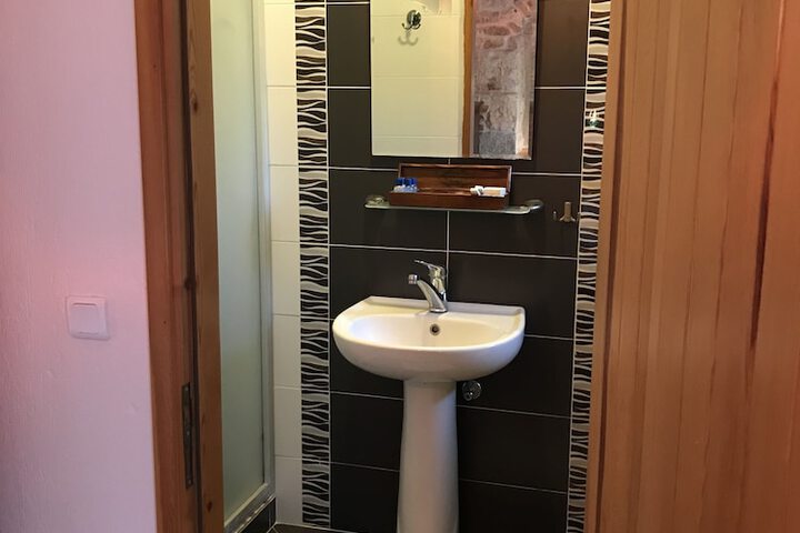 Room 68 of 90